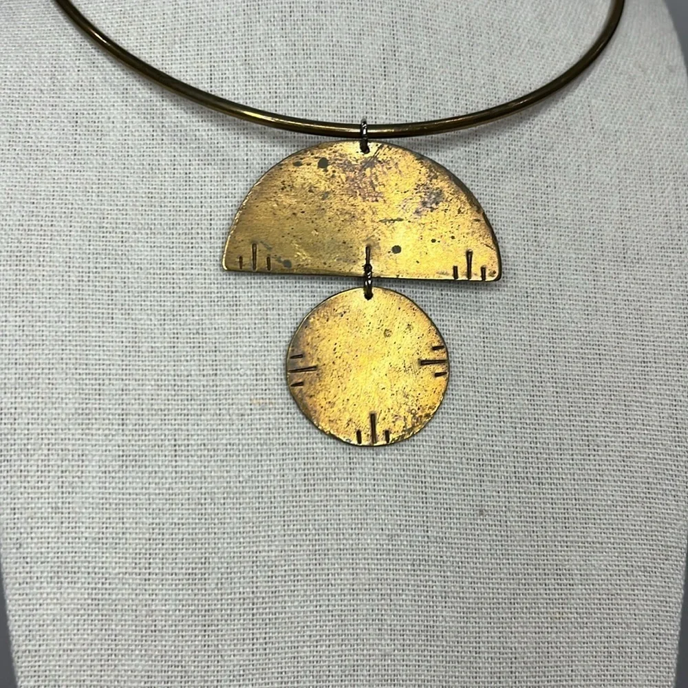 Artisan Brass Collar Necklace – Minimalist Geometric Jewelry